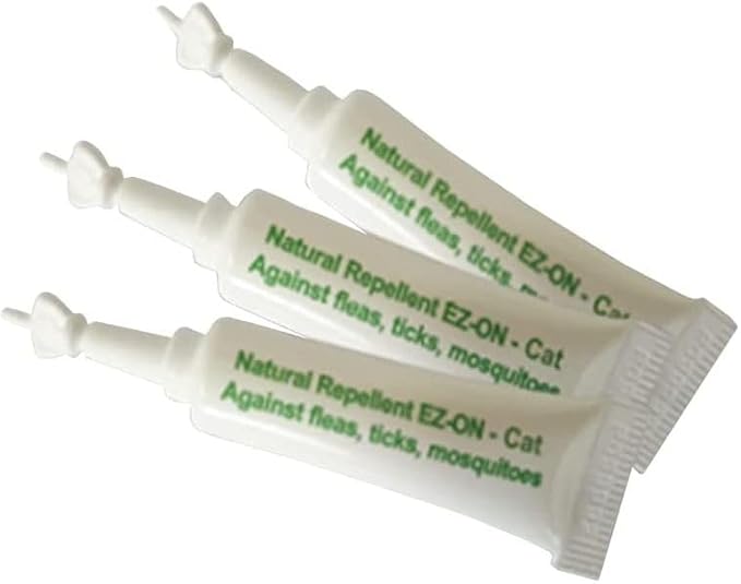 ALZOO Natural Flea & Tick Squeeze-On for Cats, Helps Repel Fleas, Ticks & Mosquitos, Up to 3-Months Protection, Plant-Based Active Ingredients, Water-Resistant, 3 EZ-On Applicators Per Pack