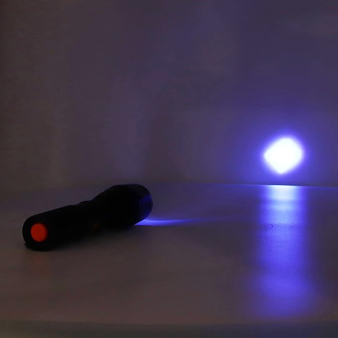 Black Light UV Lamp, 365nm High Brightness LED Mini UV Flashlight, Powerful Compact UV Flashlight, Pet Urine Detection Lamp for Dog/Cat Urine Detection/Resin Curing/Scorpion
