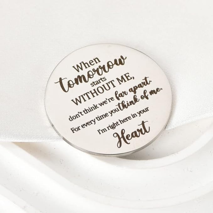 Xiyantiji Memorial Gifts for Loss of Dog Cat Leather Pocket Hug Keychain Remembrance Bereavement Gifts for Pet Owner Friends