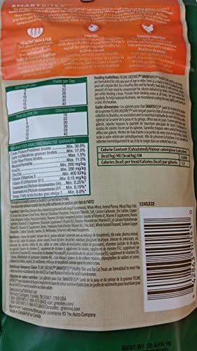Greenies Cat Treats, Feline Smartbites, Skin & Fur Health, Crunchy and Soft Cat Treats, Chicken Flavor, 2.1 oz. Pack