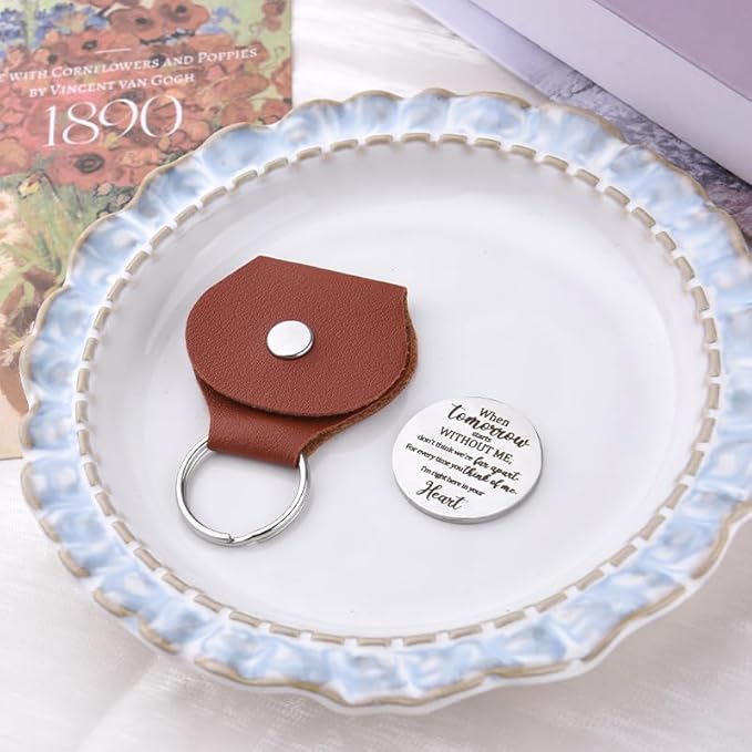 Xiyantiji Memorial Gifts for Loss of Dog Cat Leather Pocket Hug Keychain Remembrance Bereavement Gifts for Pet Owner Friends