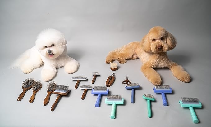 Tauro Pro Line Wooden Brush for Dogs & Cats, Deshedding, Dematting & Detangling Grooming Tool for All Coat Types, Gentle Massage with Rounded Tip Pins, Oval Flexible Cushion, Natural, Medium Size (M)