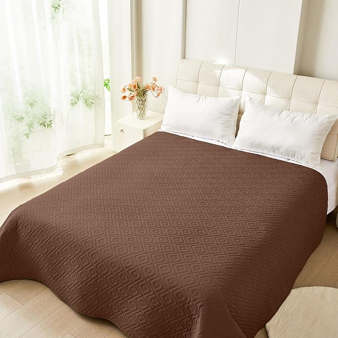 hyha Waterproof Dog Blanket, Soft Pet Bed Blankets, Waterproof Sofa Couch Cover for Dogs Washable, Reversible Pet Couch Covers for Sofa Furniture (82x102 Inch, Brown/Chocolate)