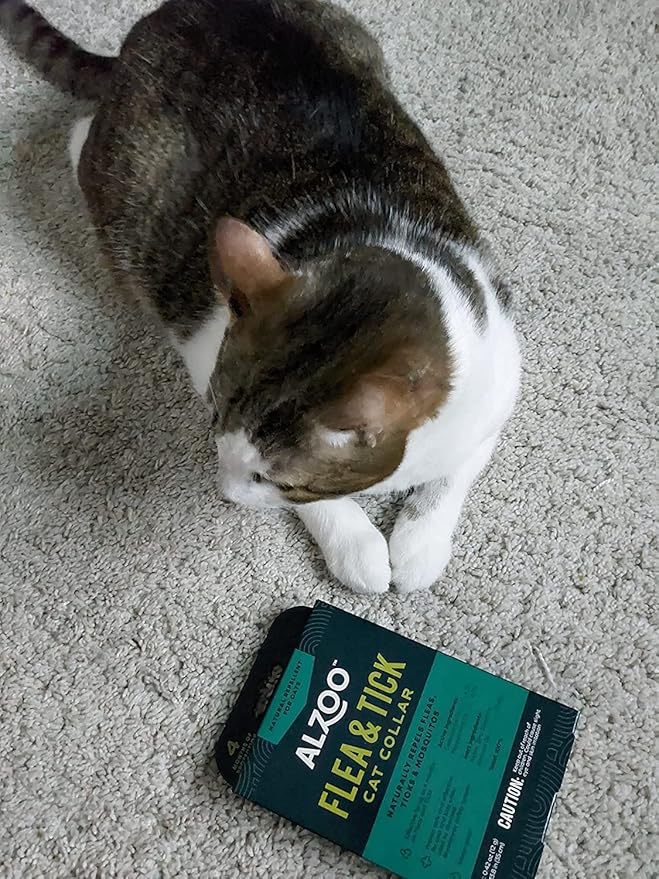ALZOO Natural Flea & Tick Cat Collar, Helps Repel Fleas, Ticks & Mosquitoes, Plant-Based Active Ingredients, Phthalates and PVC Free Up to 4 Months Protection, Single