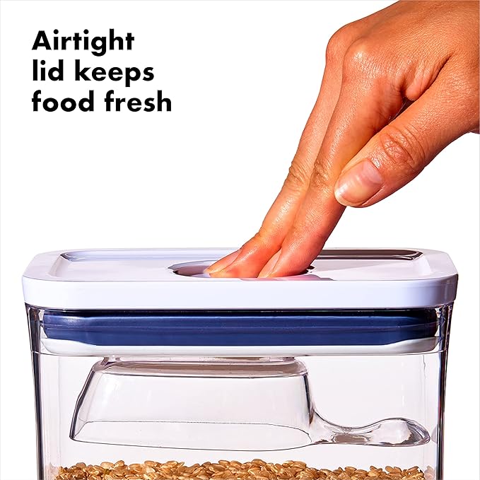 OXO Good Grips Pet POP Container – 4.4 Qt/4.2 L with Scoop |Ideal for up to 4lbs of Dog Food or 3.5lbs of Cat Food, Airtight Storage Container, BPA Free