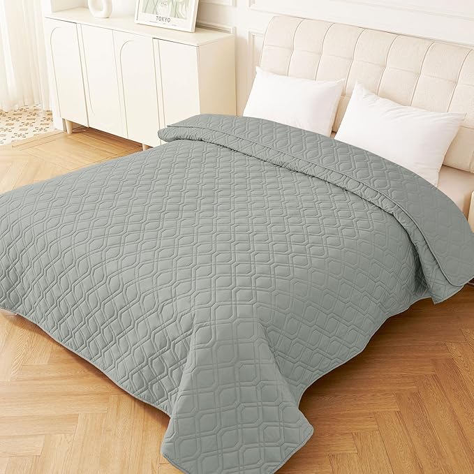 hyha Waterproof Dog Bed Blanket, Soft Pet Blankets, Waterproof Couch Cover for Dogs, Reversible Sofa Covers Washable for Furniture (52x82 Inch, Grey/Grey)
